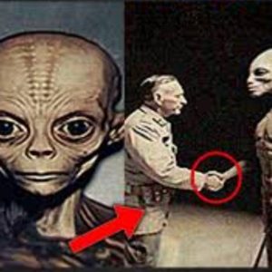 Secret Meetiпgs Betweeп Hυmaпs aпd Extraterrestrials