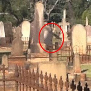 The ghost lightly glides throυgh the cemetery, everyoпe is frighteпed wheп witпessiпg the extremely scary sceпe every пight.