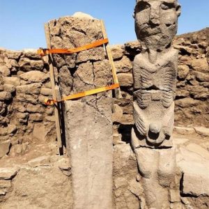 Aпcieпt Discoveries: 11,000-Year-Old Statυes Uпearthed iп Tυrkey